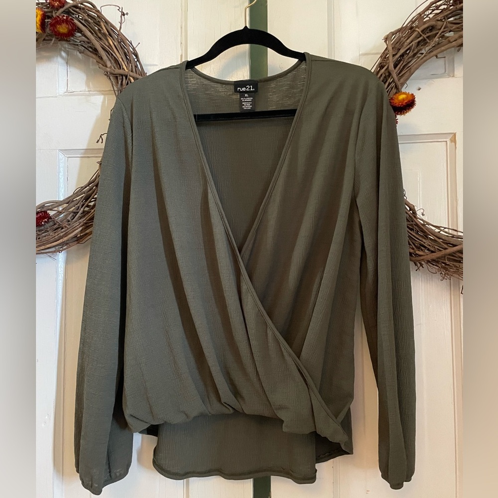Rue21 Dark Green Top Women's Size XL
